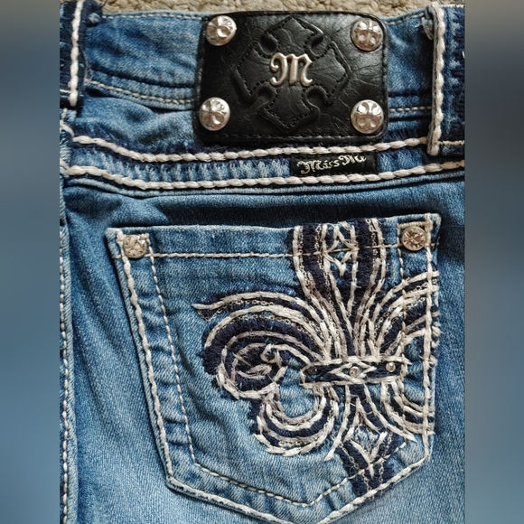 Miss Me Denim. Embroidered Capri Sz.27 - Picture 5 of 10